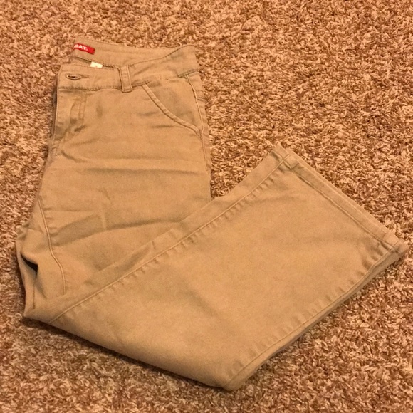 A pair of size 3 Unionbay khaki pants - Picture 3 of 3